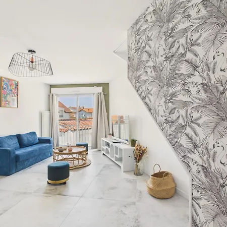 Cosy, Wifi & Parking, A Pied Apartment *